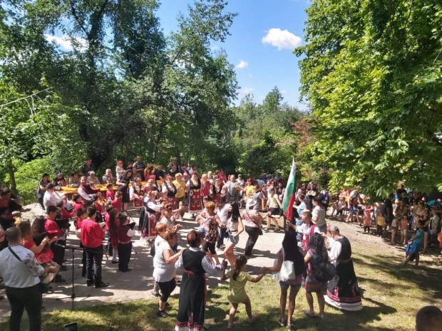 Стотици жители на община Аксаково се събраха и отпразнуваха с