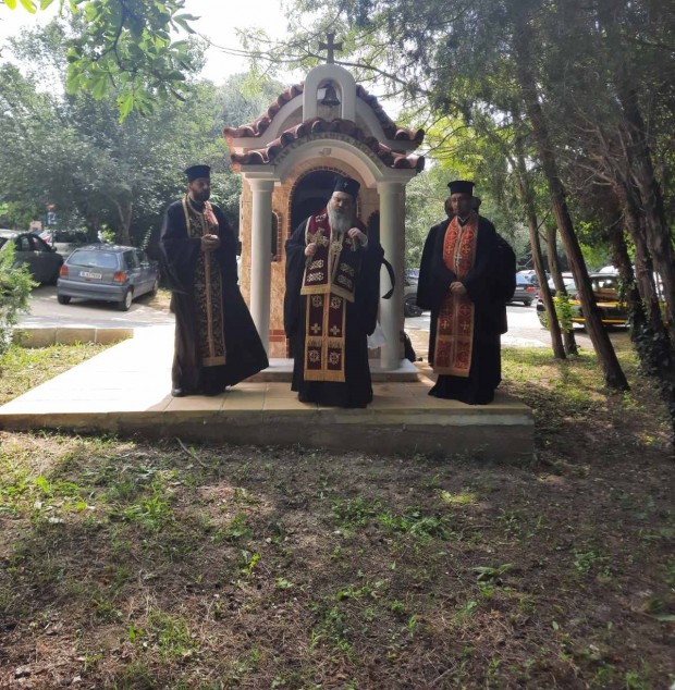 Варненският и Преславски митрополит Йоан освети днес храм Св. Архангел