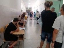 Опашки в училищата в Пловдив за прием на документи за гимназиите