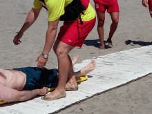 Млад мъж почина пред очите на майка си, излизайки от морето