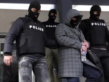 Журналисти биха полицаи и охранител, има арестувани!