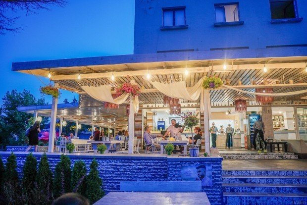 Фейсбук
Българската хотелиерска и ресторантьорска асоциация (БХРА) подкрепя обмисляната от служебния кабинет идея