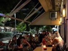 Нови правила в заведенията в Гърция от днес, тежки глоби за нарушителите