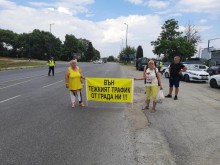 Жители на Пазарджик блокираха два от най-натоварените изхода на града