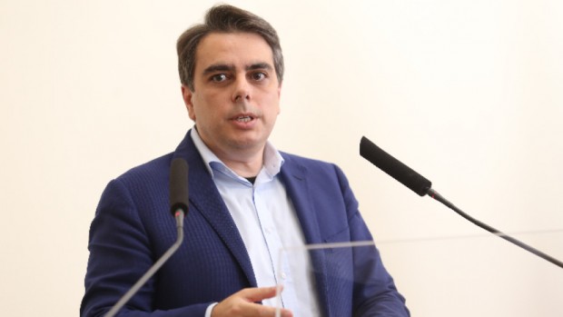 Асен Василев: Пенсиите могат да бъдат увеличени, ако се спрат кражбите