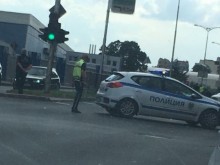 Брутални сцени на бул. "България", велосипедист яде бой