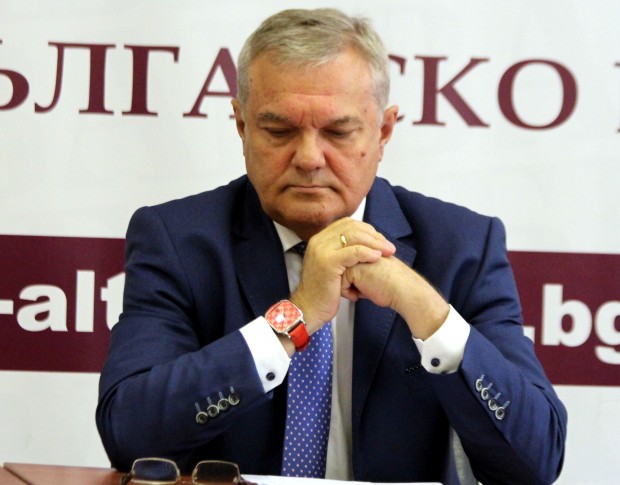 Председателят на АБВ Румен Петков определи като неприлична заявката на