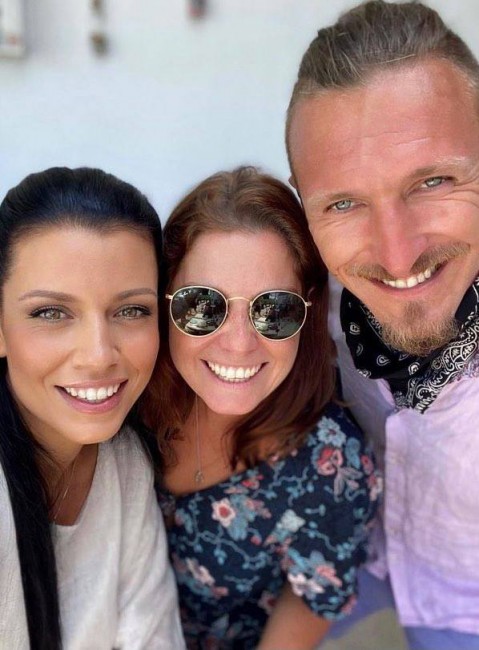 Instagram
Актрисите Ралица Паскалева и Александра Сърчаджиева заровиха томахавките и изненадващо