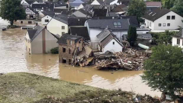 Жертвите на опустошителните наводнения в Германия непрекъснато се увеличават и