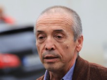 Доц. Мангъров: Не бих препоръчал на никого да ваксинира децата си