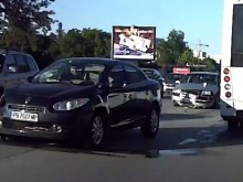 Инцидент с две коли на "Пещерско шосе"!