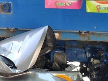 Автомобил се заби в камион на бул. "Ал. Стамболийски", шофьорът е в болница