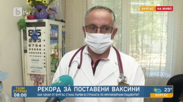 Бургаският общопрактикуващ лекар Пламен Панайотов е поставил най-голям брой ваксини