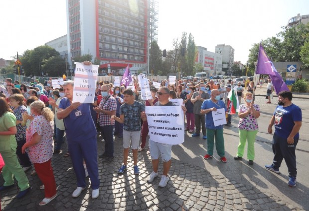 Край на блокадите пред Пирогов Медиците които за пореден път