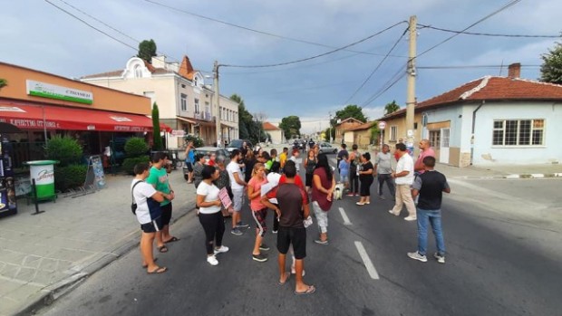 БТВ
Жители на с Братаница блокираха главния път Пазарджик Велинград малко преди