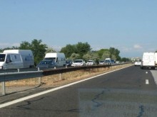 Гонка между полицаи и водач на "Фолксваген" е предизвикала тежката катастрофа на АМ "Тракия" край Пловдив
