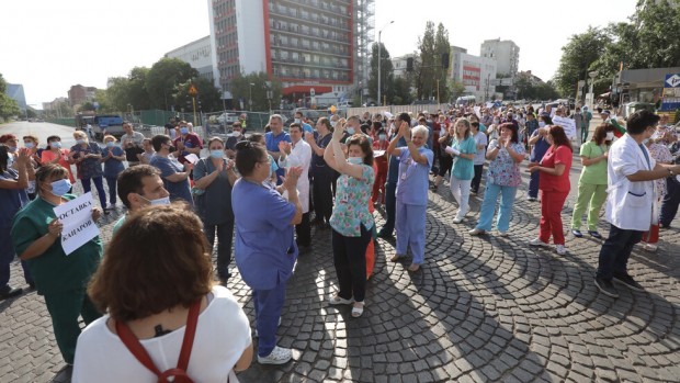 Нова тв
Медиците от Пирогов прекратяват протестните си действия. Синдикатите към болницата смятат,
