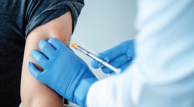 България продължава да е на последно място по ваксинирани в