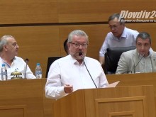 Безпрецедентно е само безгръбначието ви, г-н Радев, а Вие сте срам за образованието в Пловдив