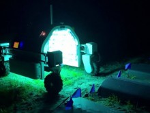 Роботи с ултравиолетови лампи сноват из лозята