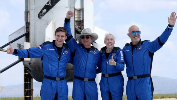 Туитър
Нидерландският тийнейджър, станал тази седмица най-младият космически пътешественик, изненадал милиардера Джеф