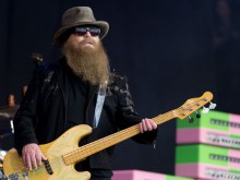 Почина басистът на ZZ Top Дъсти Хил