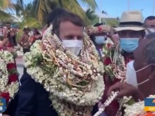 Кадри на френския президент се превърнаха в сензация в социалните мрежи