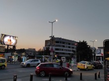 Слънчака се пука по шевовете, но профилът на посетителите вече е друг!