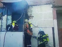7 огнеборци гасиха пожар в Пловдив близо час