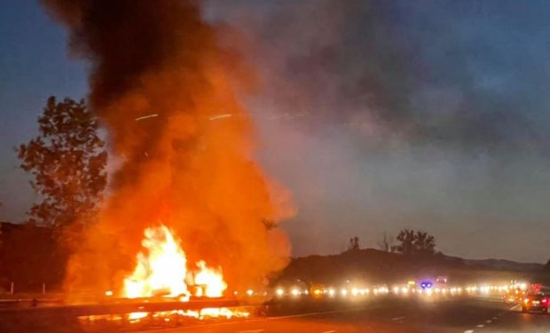 Фейсбук 69 ти километър в посока Бургас катастрофа запален автомобил Полицаите