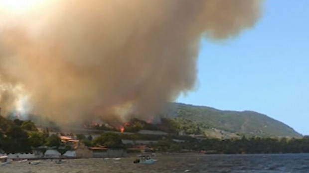 Нова тв
Продължава потушаването на пожара на Пелопонес Заради огнената стихия бяха евакуирани
