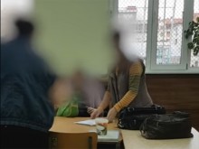 Брутално видео от помощно училище показва нечовешко отношение към дете!