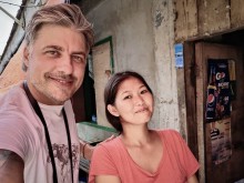 Владо Карамазов се сгоди във Филипините