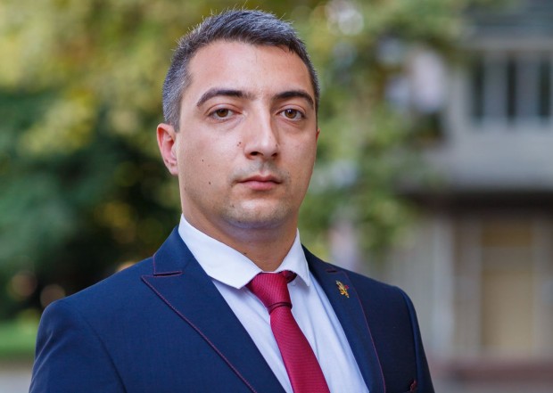 Думите "мъж" и "жена" за малко да препънат 9-годишната младежка стратегия на Пловдив