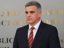 Премиерът Янев: От утре забрана за почистване на стърнища