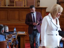 Филип Станев: Дънките са символ на скъсаното доверие