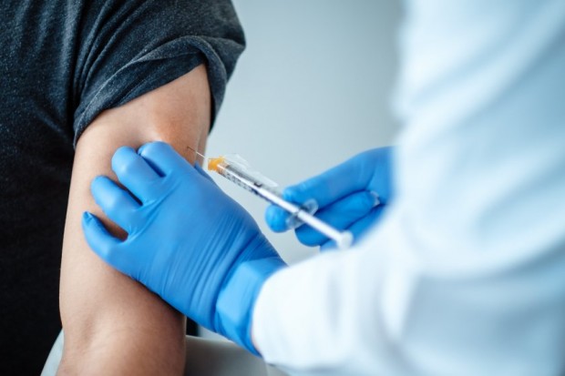 Половината от населението на САЩ вече е напълно ваксинирано срещу