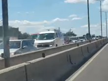 Нов проблем малко преди морето, хората излязоха от колите и чакат в жегата!