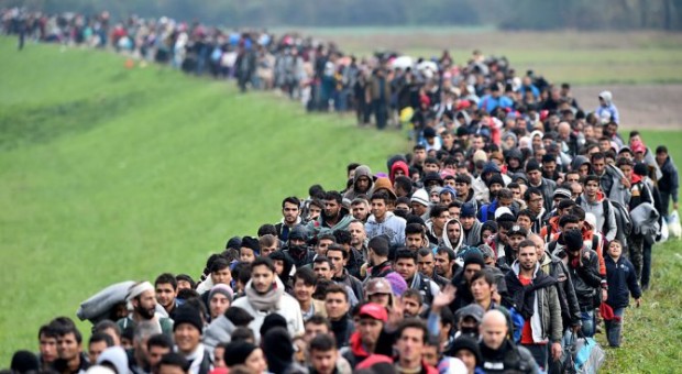 Getty Images Снимката е илюстративнаНелегалните мигранти са предимно млади мъже