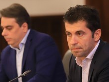 Емил Василев: Няма да е зле прeзидeнтът дa пoиздърпa ушитe нa тия гoтини мoмчeтa - миниcтритe нa финaнcитe и икoнoмикaтa