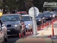 Тапата е голяма, причината - добре позната! Мястото - бул. "Източен"