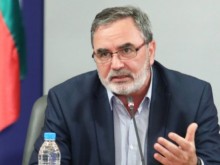 Кунчев: Едни момченца си играят на държава. Бог да пази България!