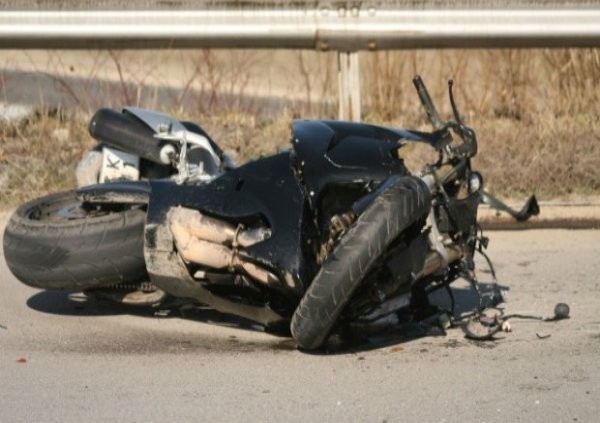 Вчера 37 годишен водач на мотоциклет е самокатастрофирал в близост