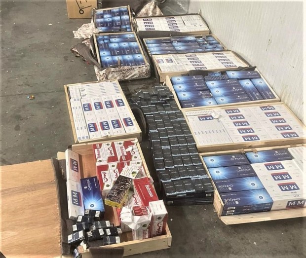 Митническите служители от Териториална дирекция Митница Бургас откриха контрабандни тютюневи
