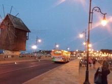 Твърде цветущо описание на случващото се по морето