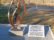 Пак оскверниха паметника на българските туристи, загинали в Охридското езеро