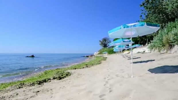 Един от емблематичните плажове по Черноморието е пред сериозна заплаха.