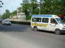 Шофьор на маршрутка зареди пътници с адреналин в началото на седмицата