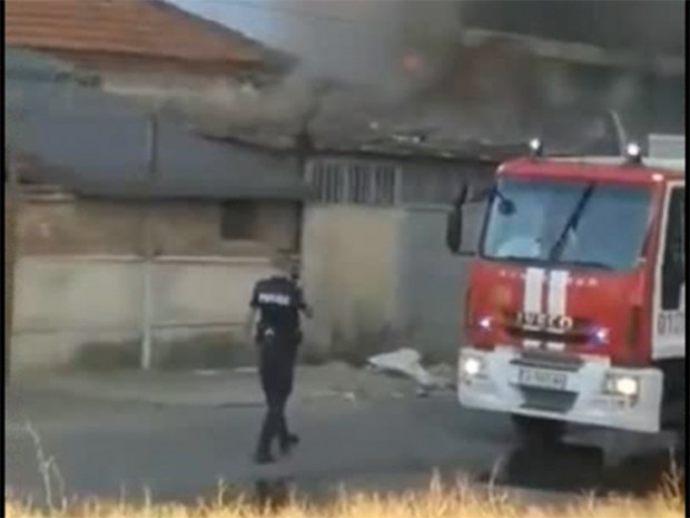 Шофирай в Бургас
Огромен пожар бушува в момента в заселения предимно