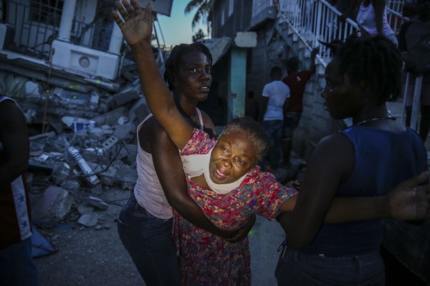 AP/БТА
Броят са загиналите от земетресението в Хаити достигна 304, а